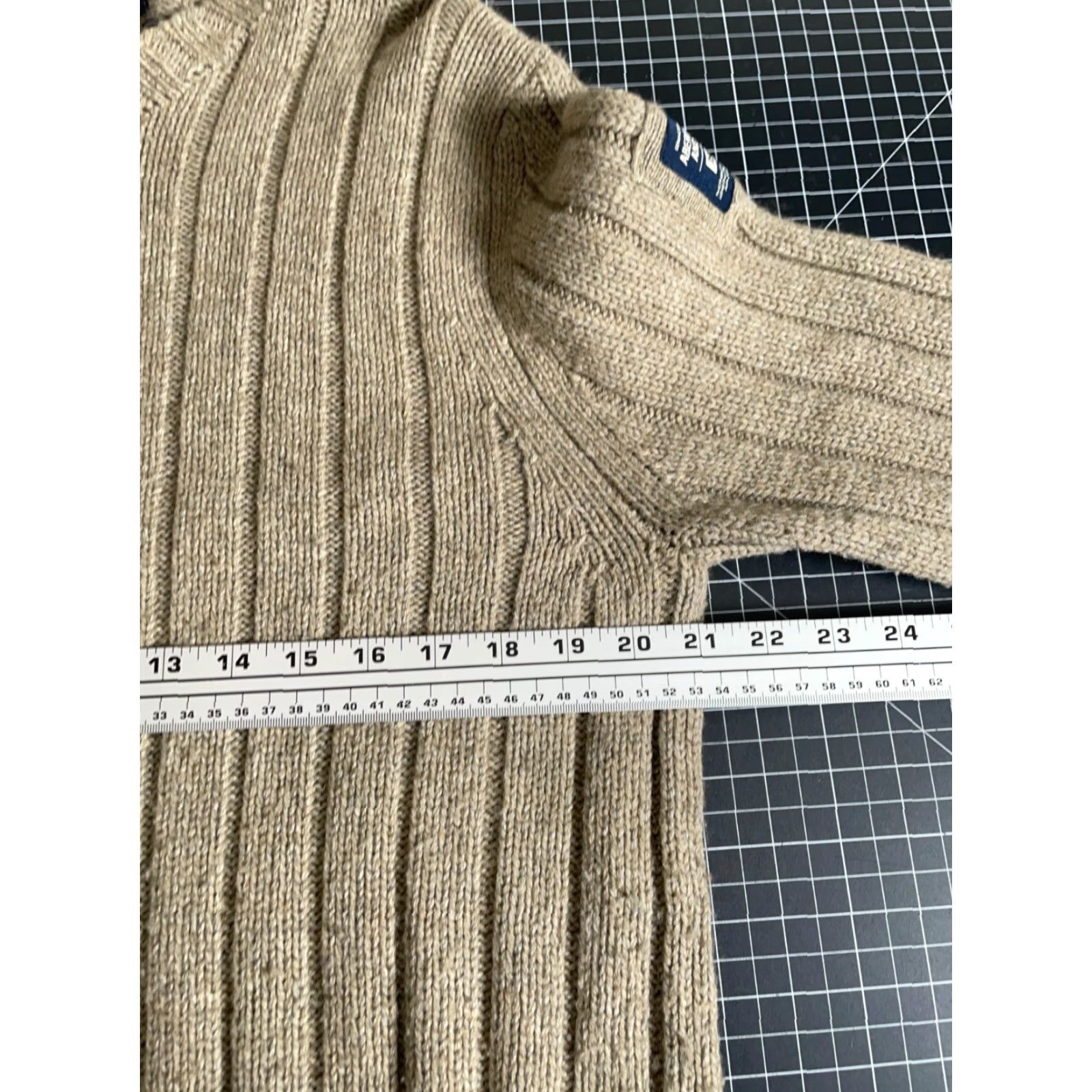 Abercrombie & Fitch Abercrombie & Fitch Lambs Wool Sweater Men's XL Beige Muscle Fit Slim V-Neck Mens Size US XL / EU 56 / 4 - 5 Thumbnail