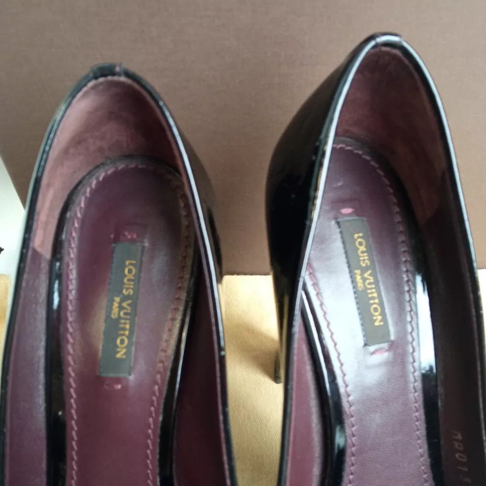 Louis Vuitton Dark burgundy monogram vernise leather bow peep toe platform Size US 8 / IT 38 - 4 Thumbnail