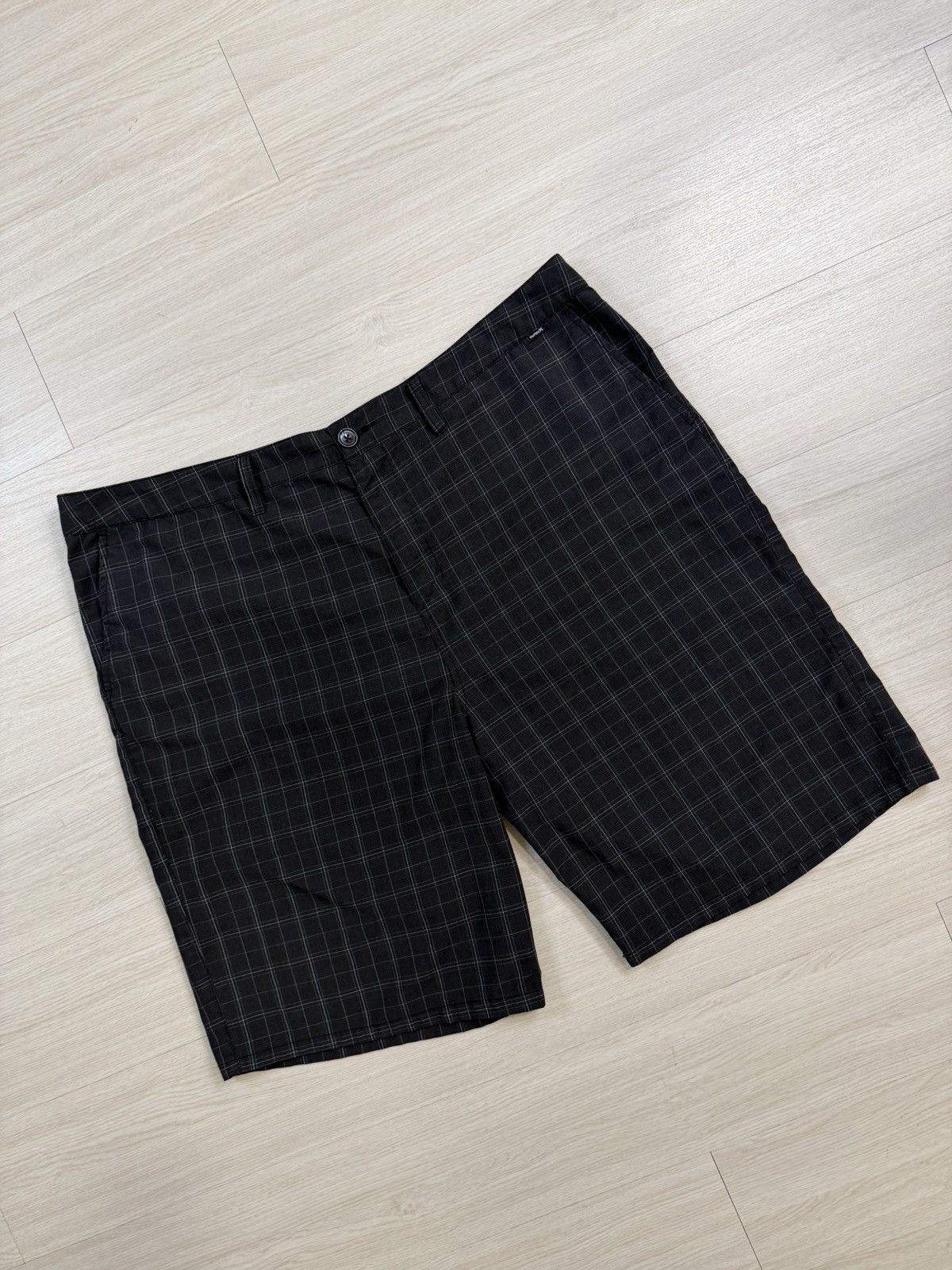 Hurley Y2K Hurley Plaid Black Chino Shorts Size US 44 / EU 60 - 2 Thumbnail