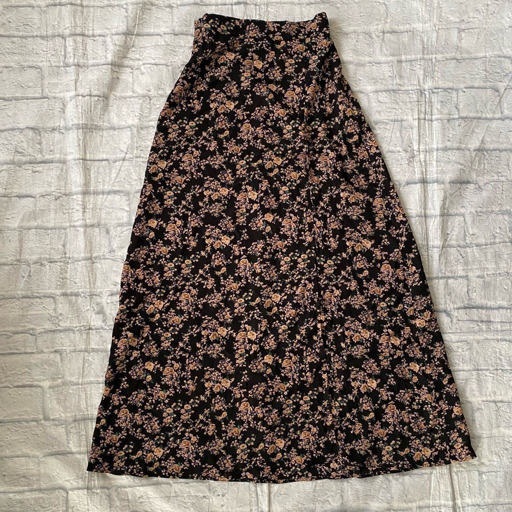 Shein SHEIN women S high waist floral print maxi skirt w/side zipp Size 26" / US 2 / IT 38 - 1 Thumbnail