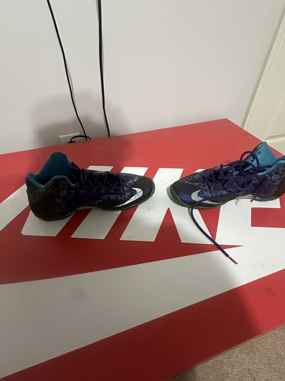 Nike Lebron 11 Hornet Size US 11 / EU 44 - 8 Thumbnail