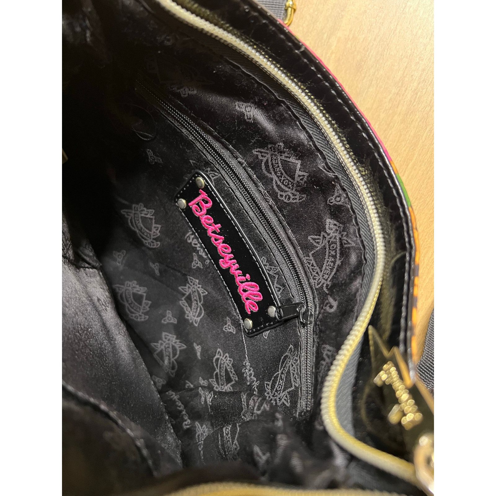 Betsey Johnson Betseyville Betsey Johnson Crossbody Bag Floral Heart Y2K Size ONE SIZE - 9 Thumbnail