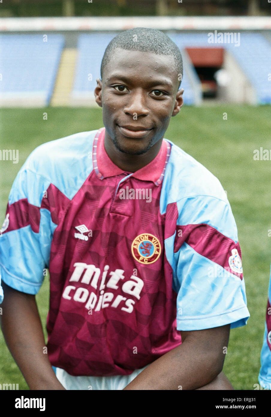 Umbro 91/92 Aston Villa FC Home Shirt Size US XL / EU 56 / 4 - 16 Thumbnail