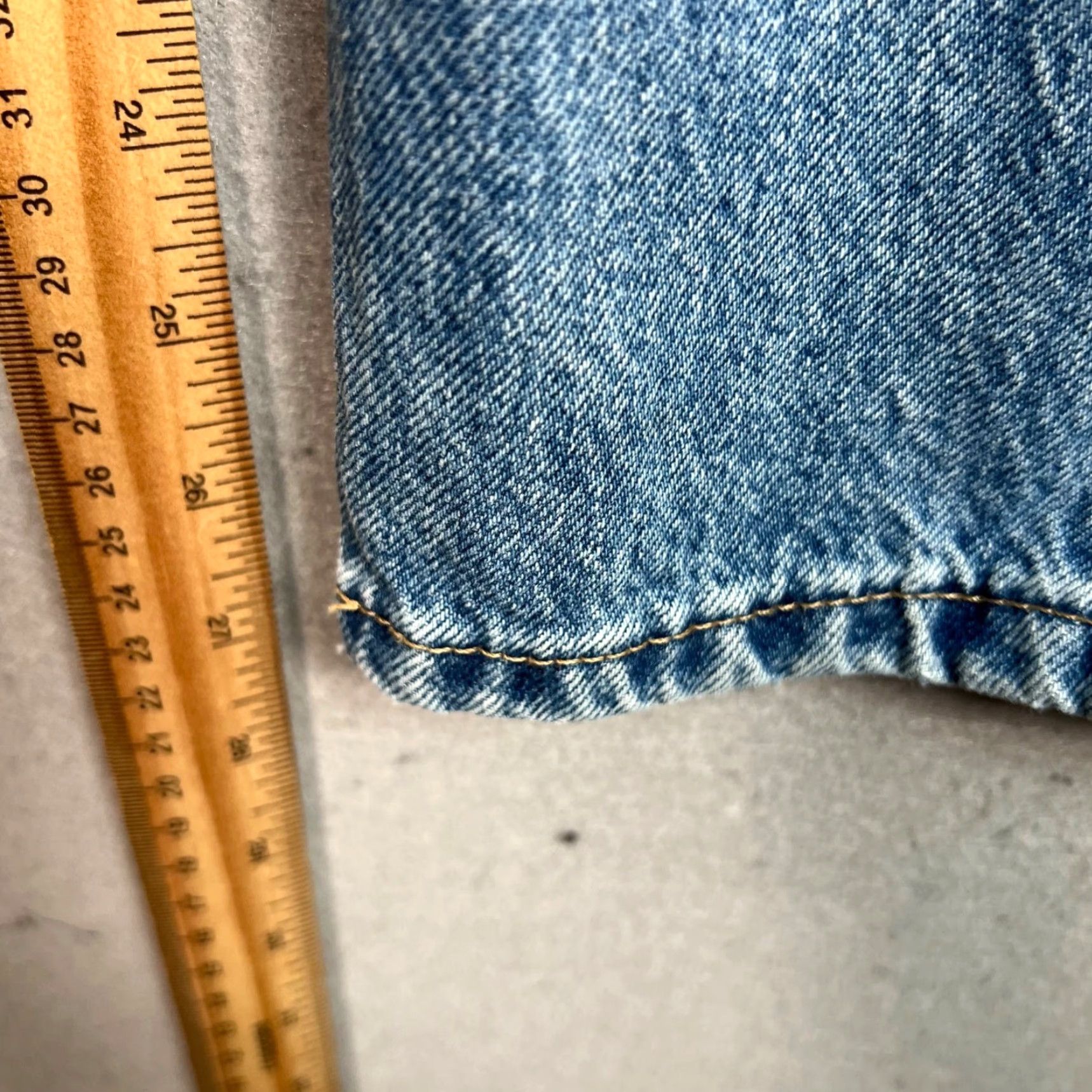 Everlane VINTAGE? The 90s Cheeky Jean Everlane The 90s Cheeky Jean 25 Regular High Rise Light Wash Blue Denim Womens 25 Regular 26x27 5-Pocket 90s Style Jeans Size 42" / US 20 - 7 Thumbnail