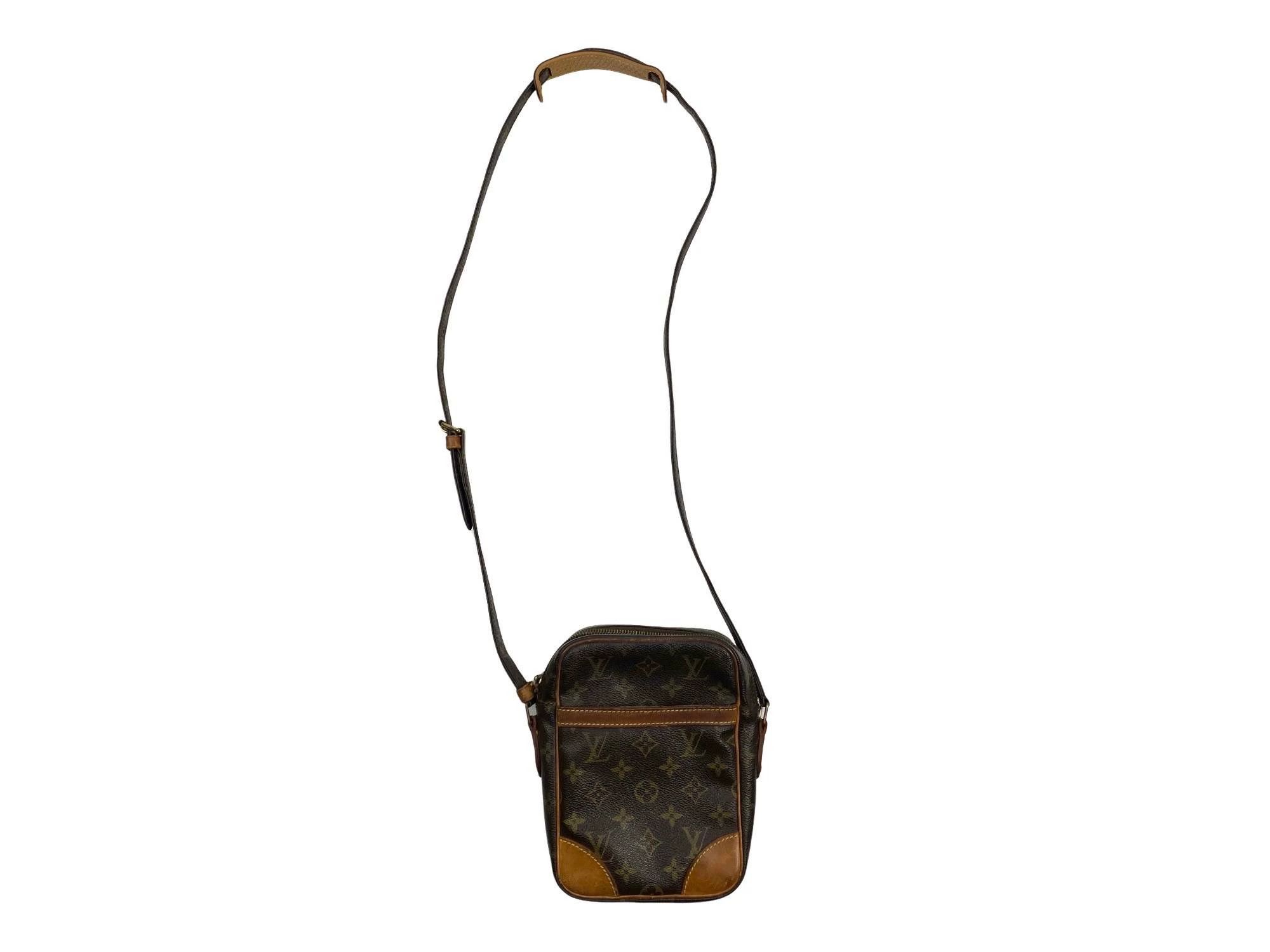 Louis Vuitton LV Vintage Monogram Vertical Single Camera Bag 22x17cm Size ONE SIZE - 2 Thumbnail