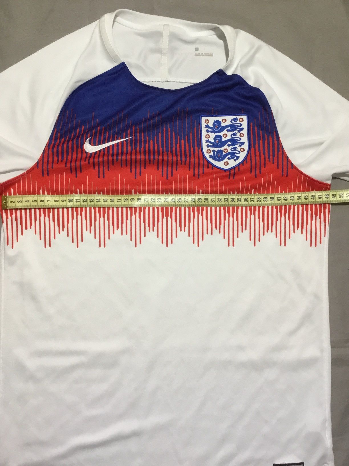 Nike ENGLAND NIKE WORLD CUP FOOTBALL SOCCER WARM UP JERSEY SIZE M Size US M / EU 48-50 / 2 - 6 Thumbnail