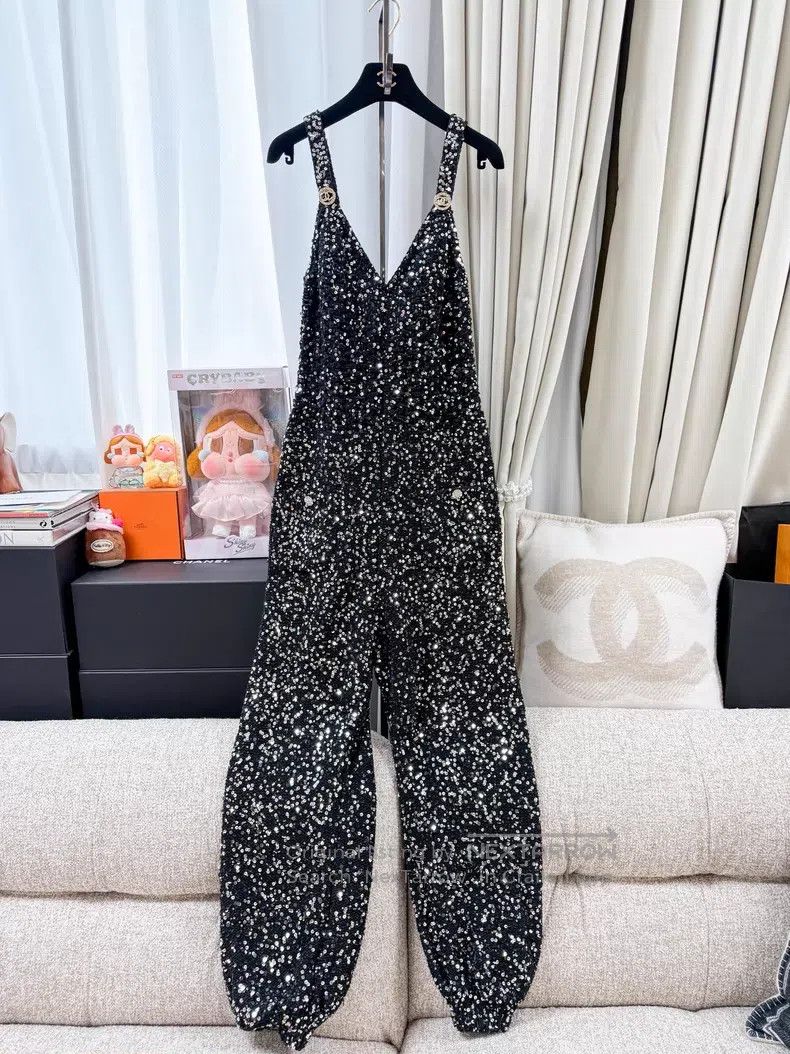 Chanel Chanel 23C early spring vacation black sequin jumpsuit Size 25" / US 0 / IT 36 - 1 Thumbnail