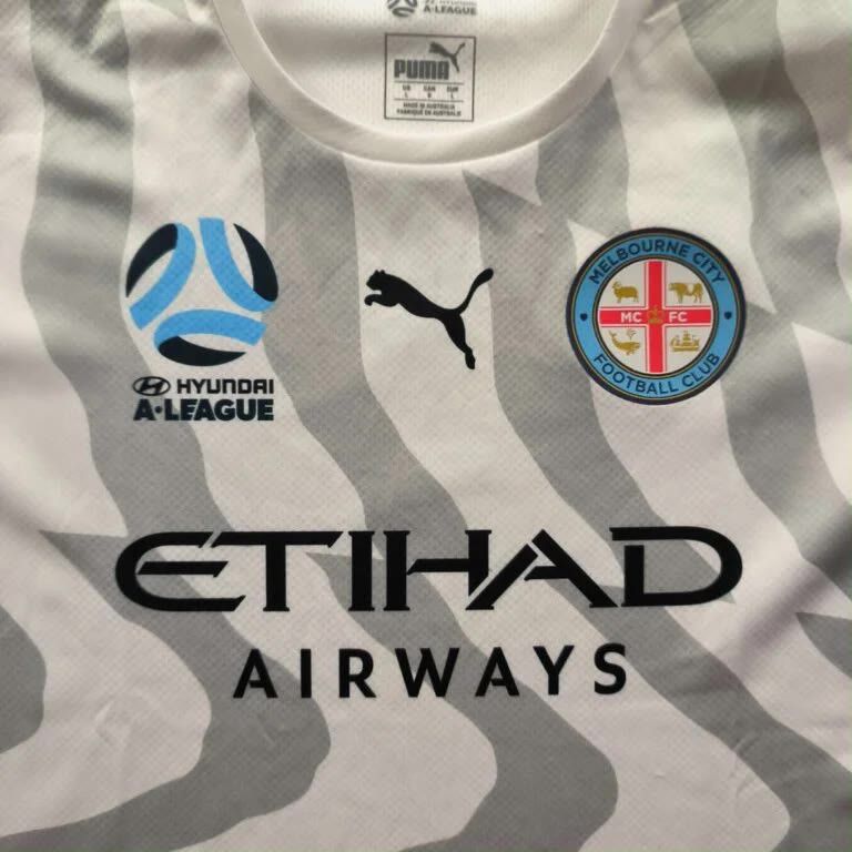 Puma Melbourne City 2019-20 Puma home football jersey size L Size US L / EU 52-54 / 3 - 4 Thumbnail