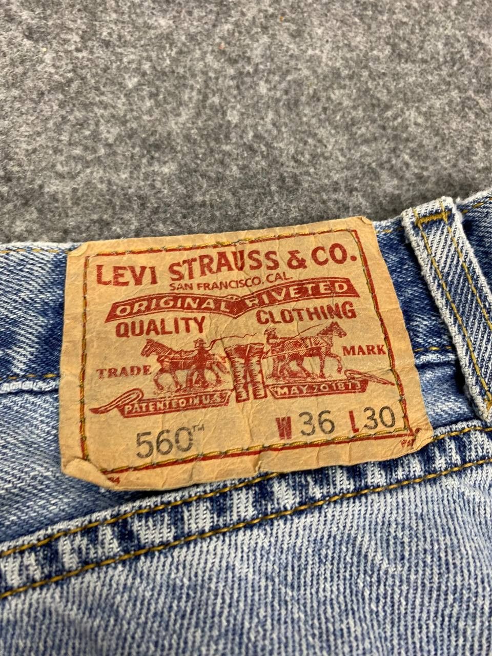 Levi's vintage levis 560 comfort fit distressed denim Size US 36 / EU 52 - 6 Thumbnail