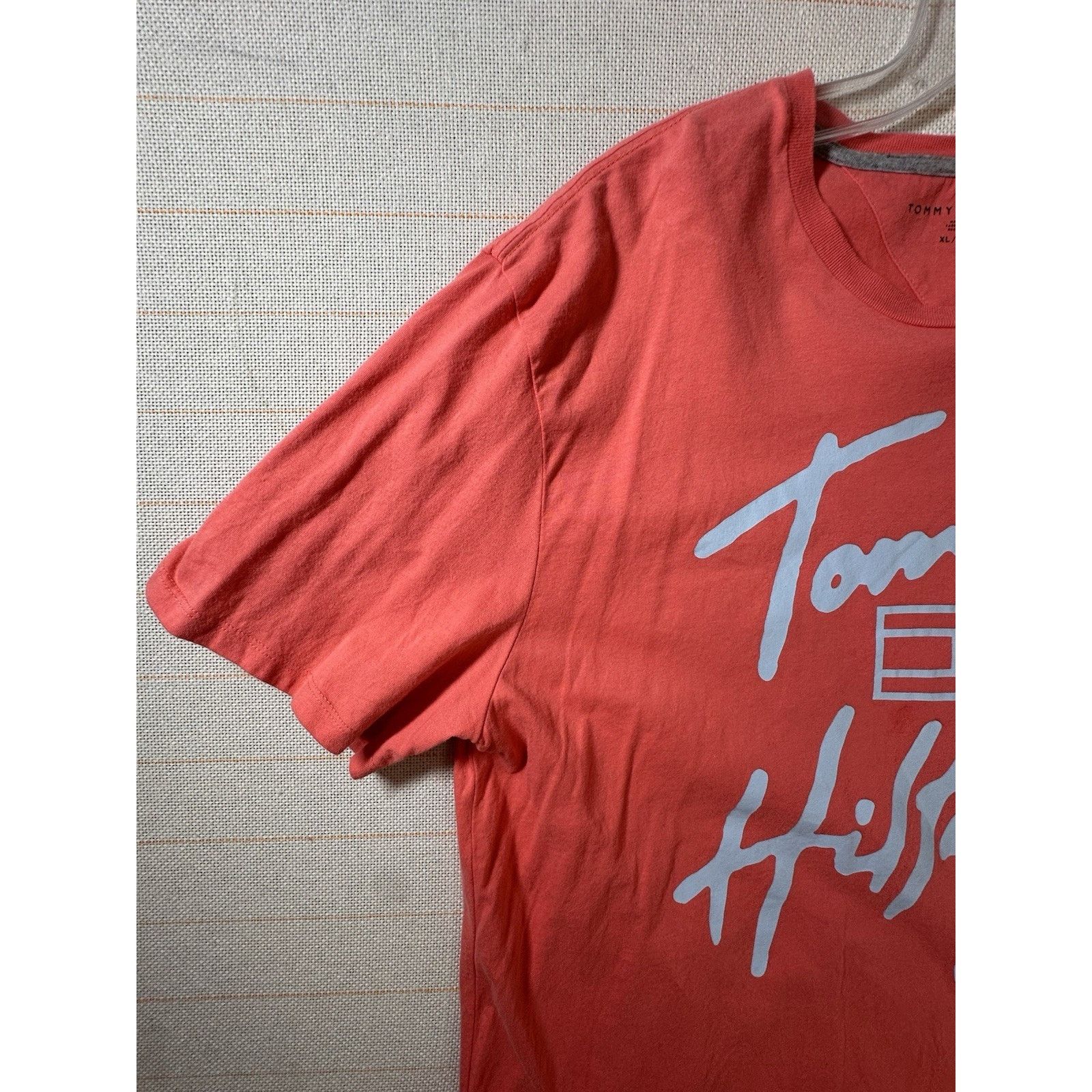 Tommy Hilfiger Tommy Hilfiger T-Shirt Coral Script Logo Size US XL / EU 56 / 4 - 2 Thumbnail