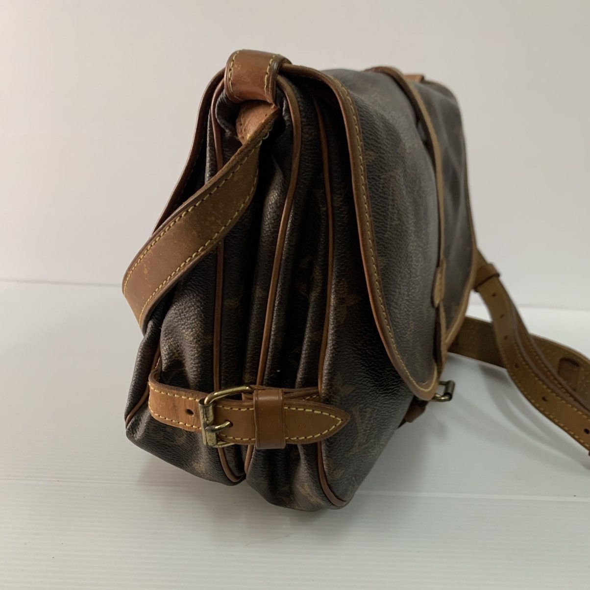 Louis Vuitton Louis Vuitton Monogram Saumur 30 Slingbag Size ONE SIZE - 7 Thumbnail