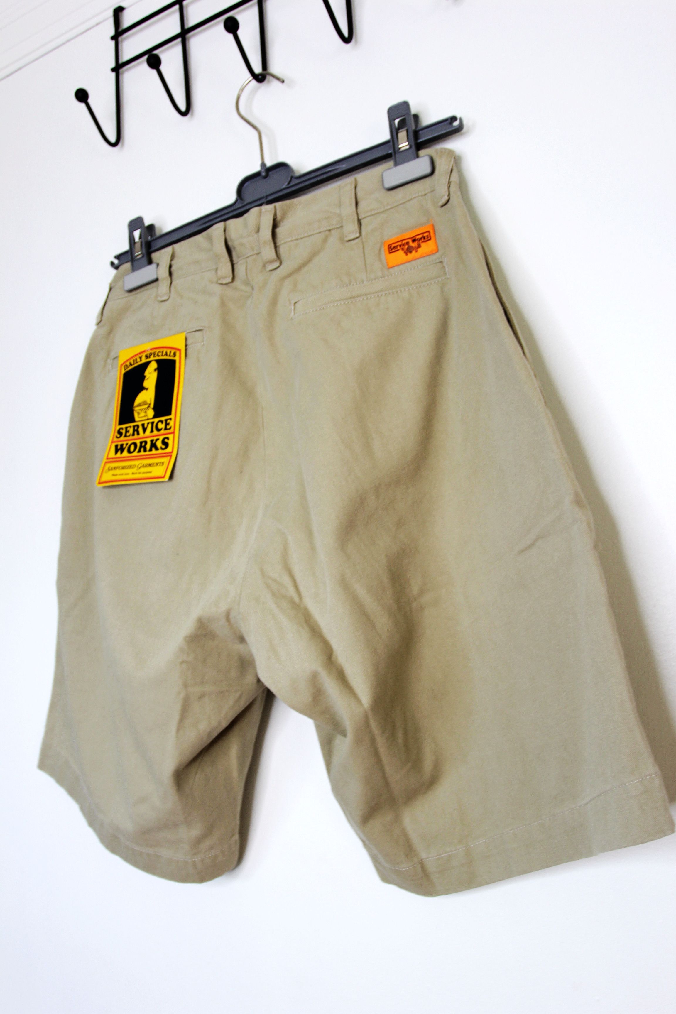 Service Works BNWT SS25 SERVICE WORKS PLEATED CHINO SHORTS BEIGE S Size US 30 / EU 46 - 7 Thumbnail