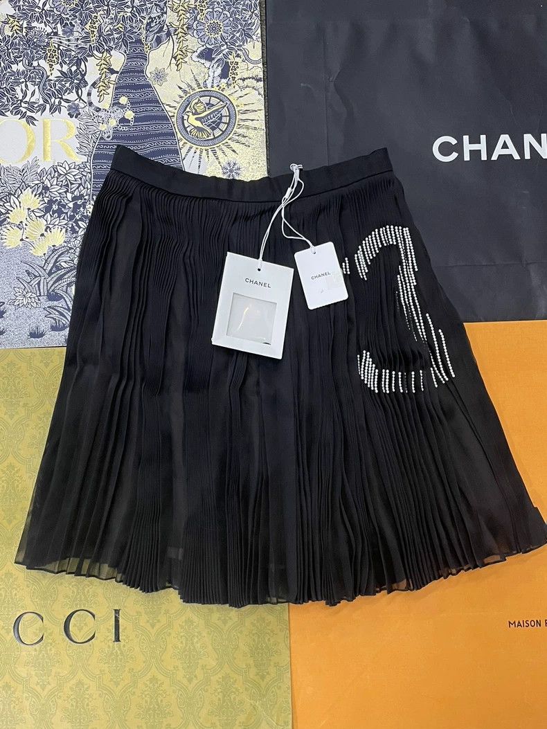 Chanel Chanel Black Pearl CC Pleated Skirt Size US 36 / EU 52 - 1 Thumbnail