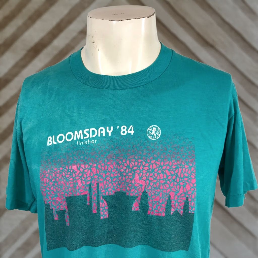 Nike VINTAGE Nike Bloomsday 84 Finisher T-Shirt Mens Teal Pink Single Stitch 80s Tee Size US L / EU 52-54 / 3 - 1 Thumbnail