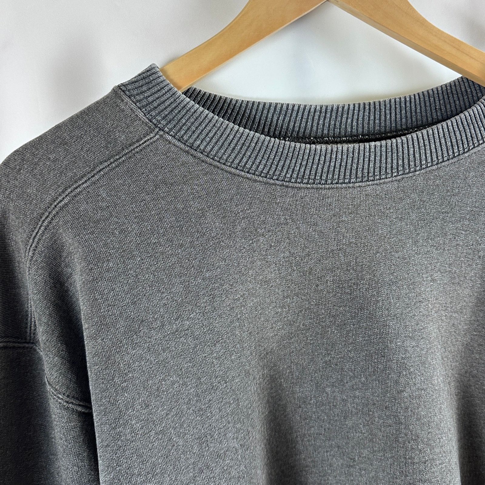 Champion Vintage Distressed Grey Crewneck Size US L / EU 52-54 / 3 - 2 Thumbnail