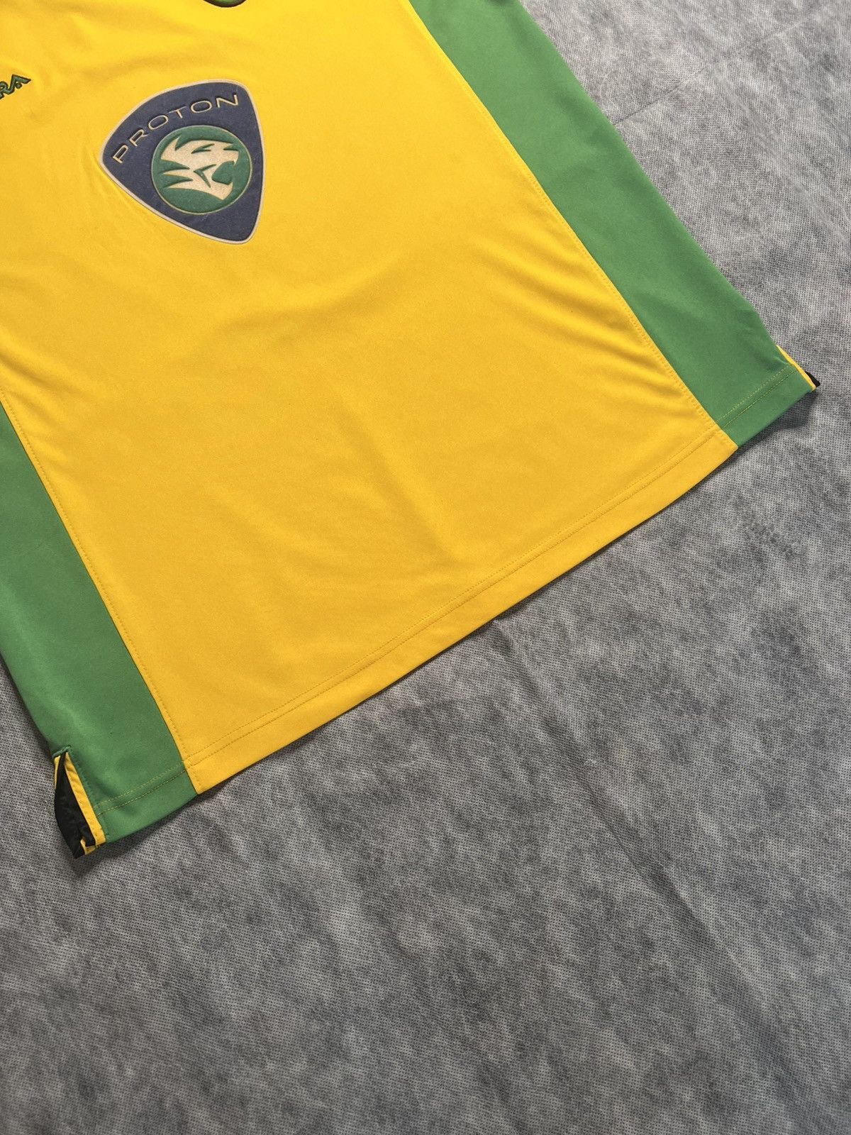 Other Norwich City Home Football Shirt 2003/05 Adults L Xara Size US L / EU 52-54 / 3 - 9 Thumbnail