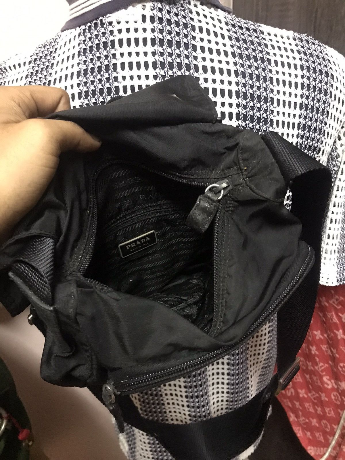 Prada Authentic Prada Black Shoulder Size ONE SIZE - 6 Thumbnail