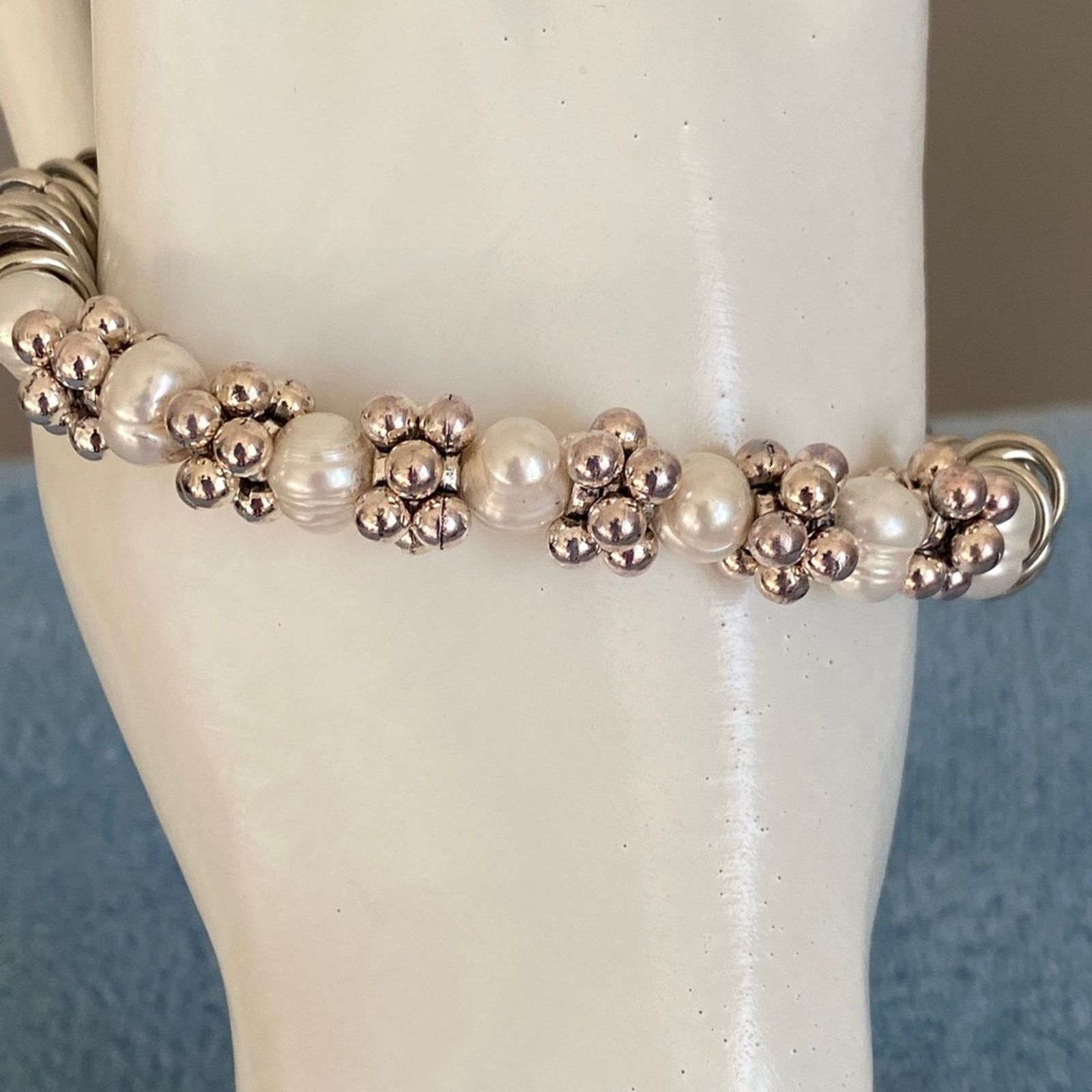 Other Silvertone and Faux Pearl Stretch Bracelet Size ONE SIZE - 2 Thumbnail
