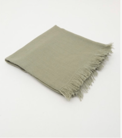o1w1db10524 Scarf in Light Green