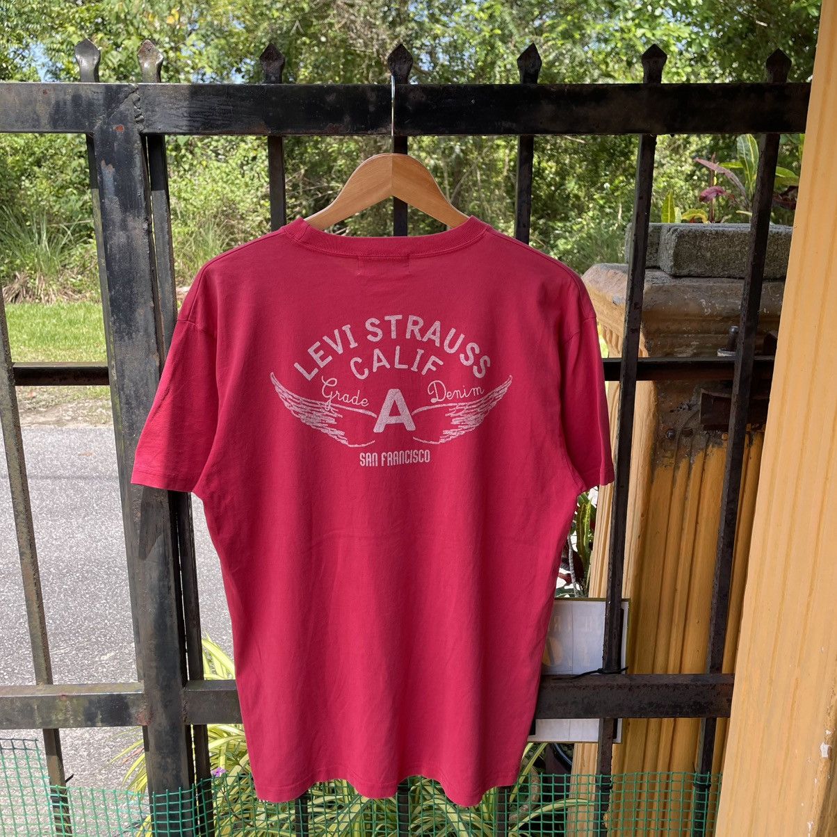 Levi's × Levi's Vintage Clothing × Vintage 🔥Vintage 90s Levis Red Tab Big Logo Wing Denim Design Tee Size US L / EU 52-54 / 3 - 1 Thumbnail