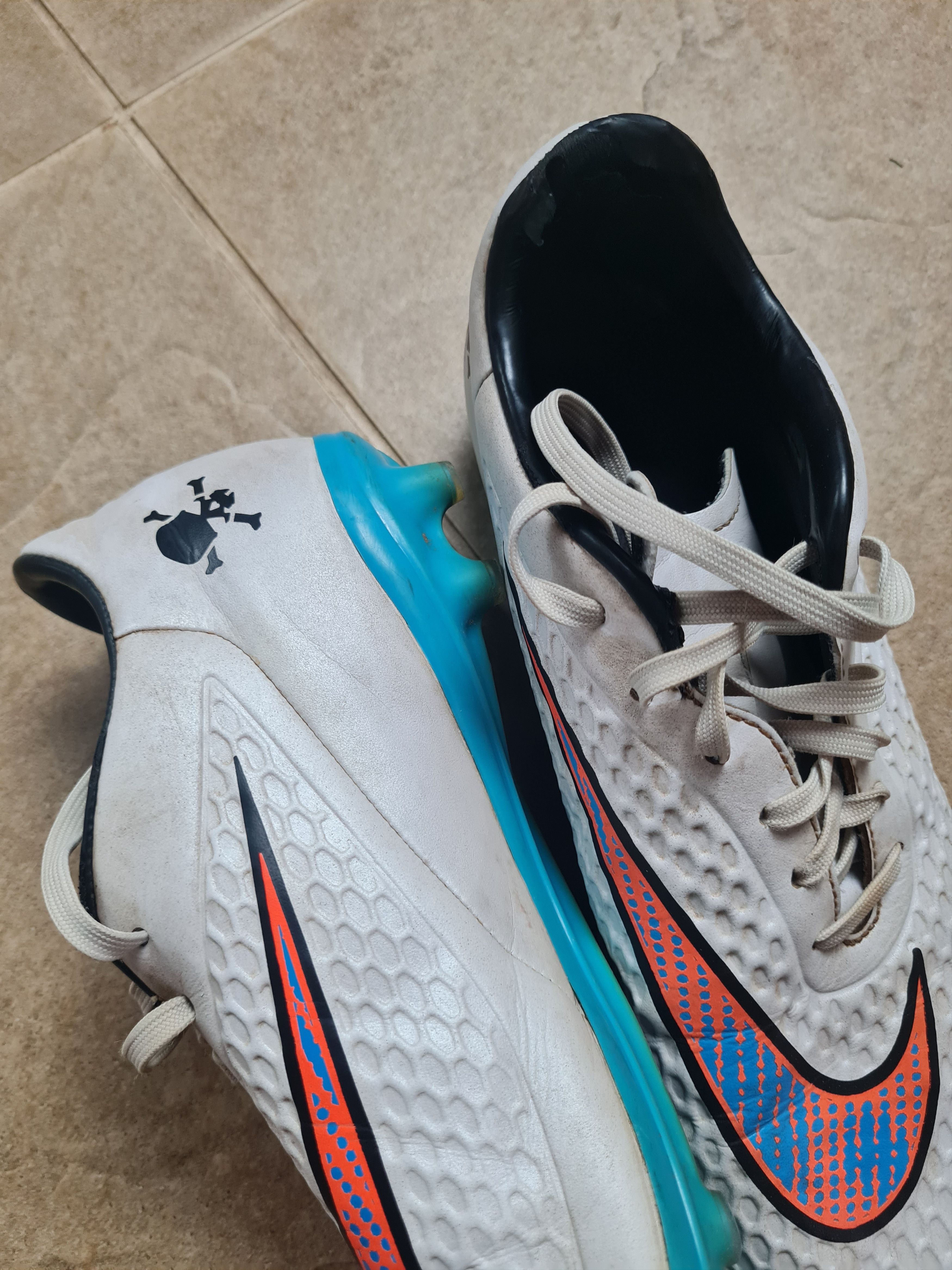 Nike Soccer cleats football boots 2014 Nike Hypervenom Phelon FG Size US 7 / EU 40 - 12 Thumbnail