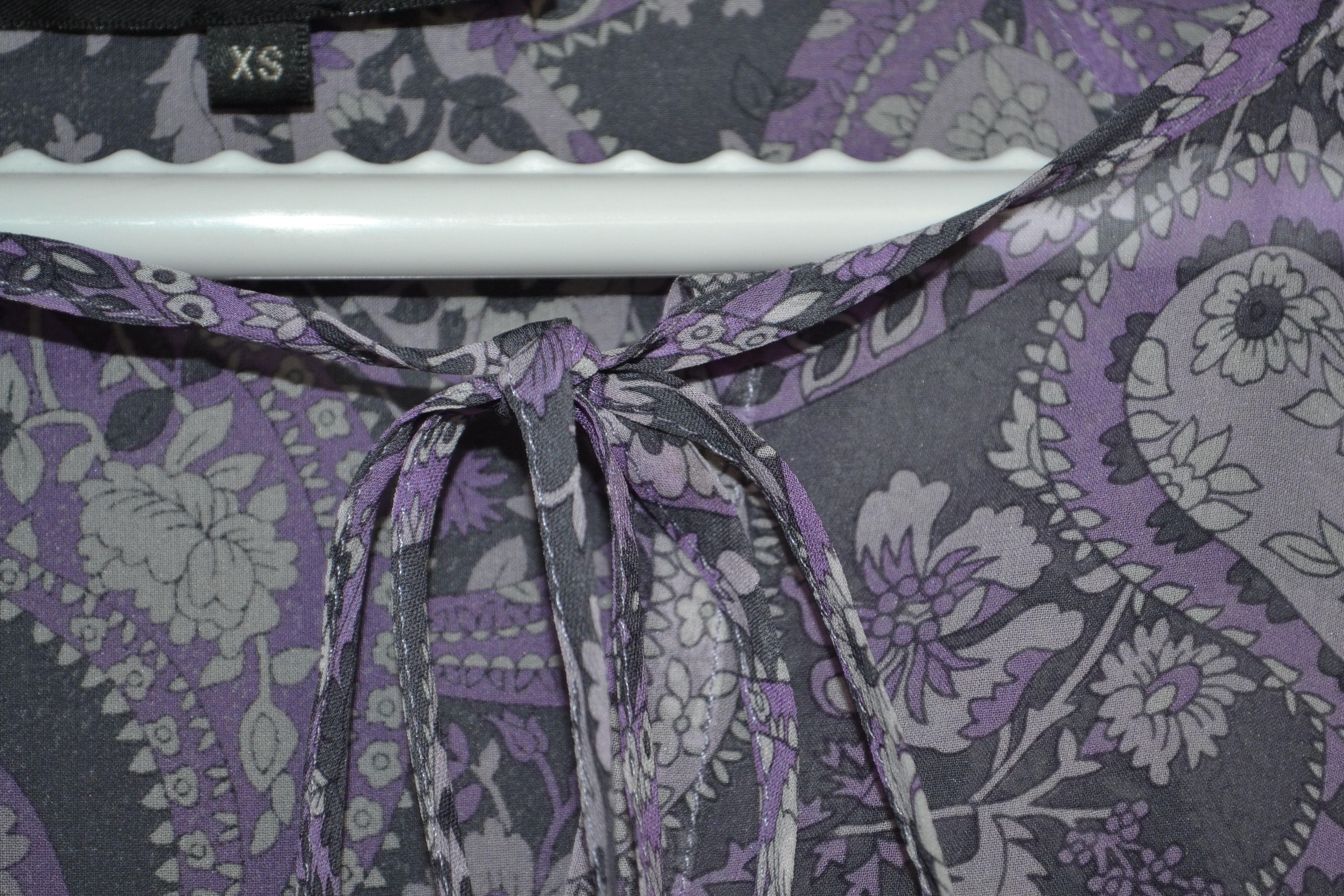 Nili Lotan Nili Lotan XS Silk Acadia Paisley Blouse in Purple Size XS / US 0-2 / IT 36-38 - 6 Thumbnail