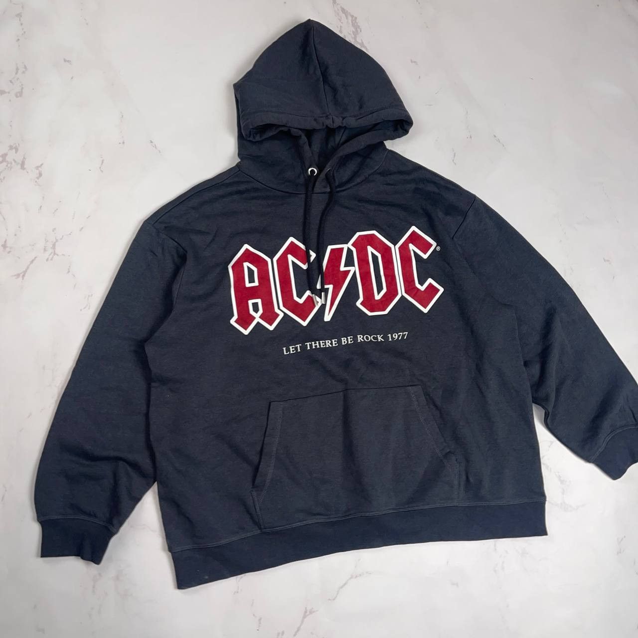 Vintage H&M ACDC Back In Black Tour Graphic Hoodie L Music Size US L / EU 52-54 / 3 - 2 Thumbnail