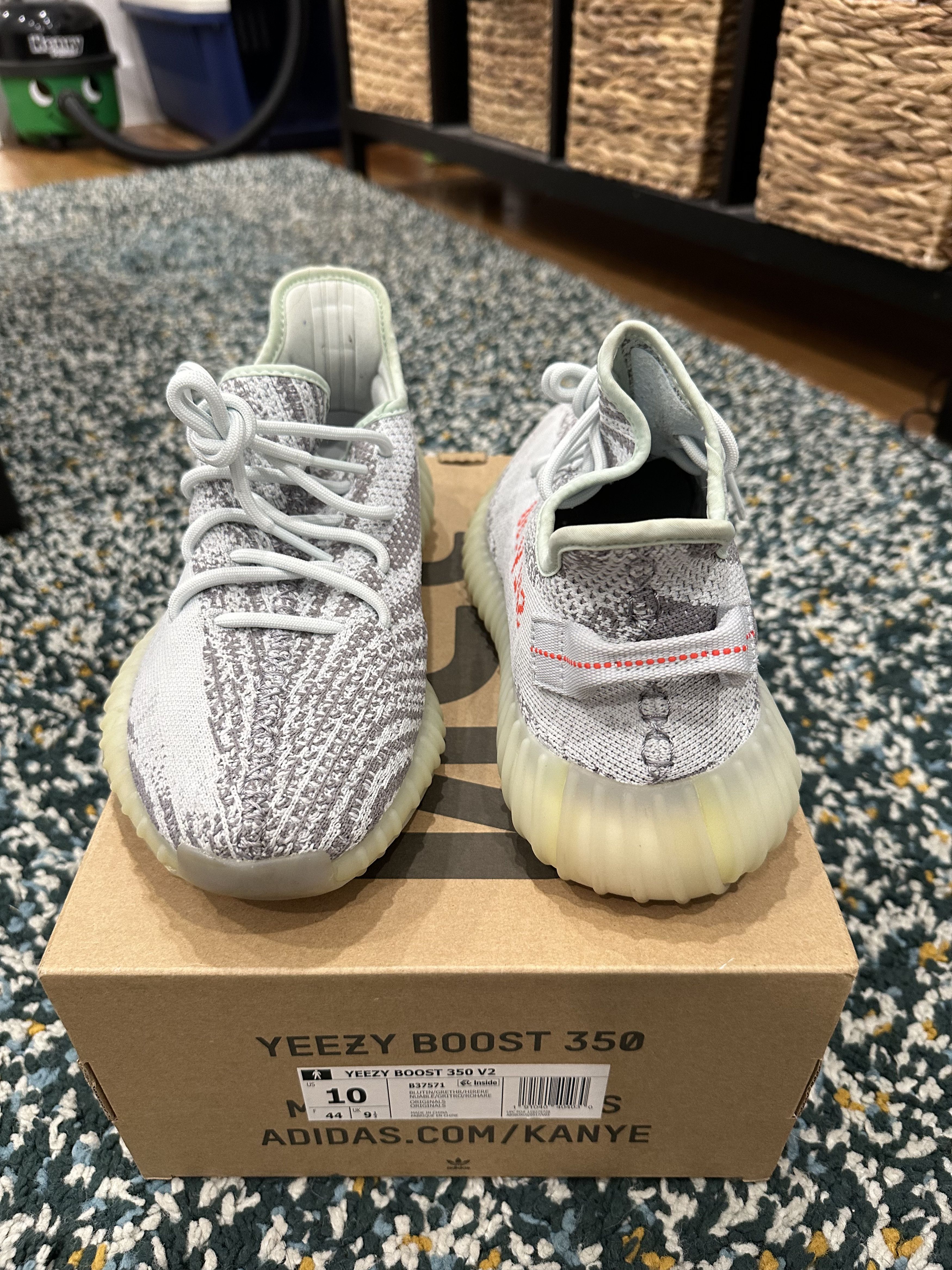 Yeezy boots 350 V2
BLUTIN/GRETHR/HIRERE  NUABLE/GRITRO/ROHARE
Originals Amazon.com | adidas Mens Yeezy Boost 350 V2 FZ5421 Israfil  main image 3