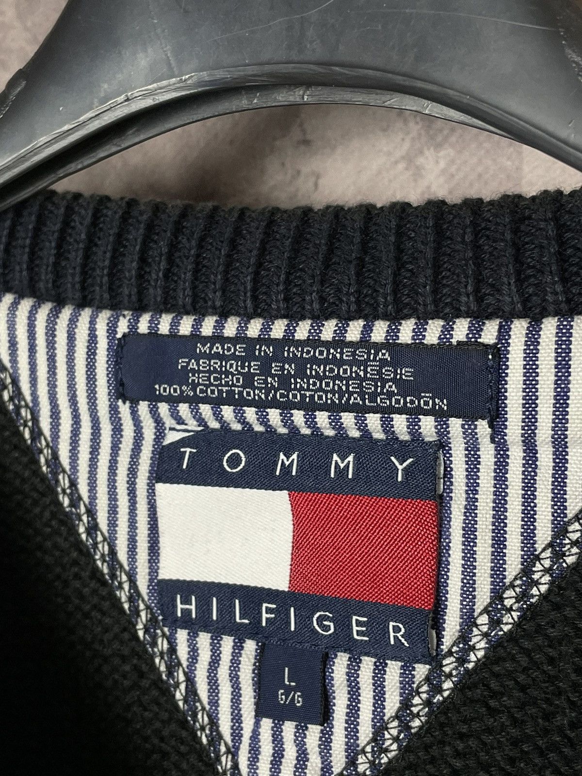 Tommy Hilfiger × Vintage Tommy Hilfiger Knit Sweater Big Logo Drill Y2K Style Size US L / EU 52-54 / 3 - 6 Thumbnail