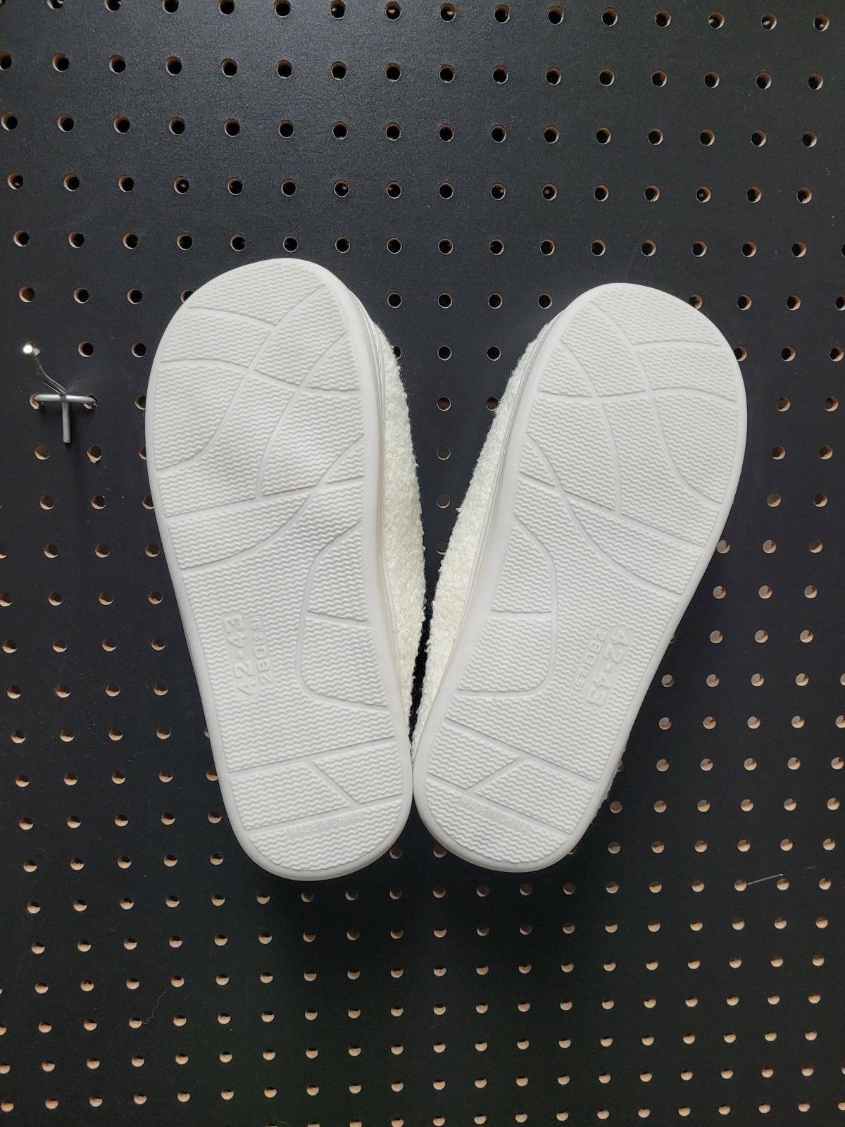 Other Cozy White Slippers - Comfy & Stylish! Grab Yours Now! Size US 7.5 / IT 37.5 - 3 Thumbnail