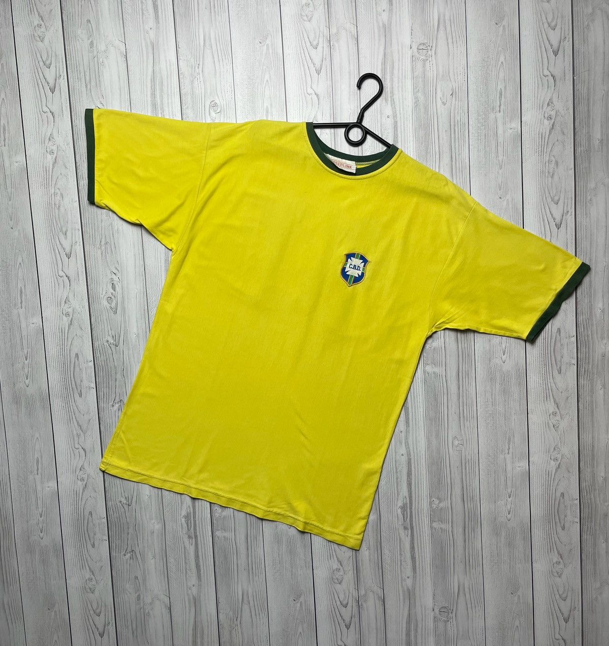 Vintage Vintage Soccer tee Brazil big logo yellow Brasil size L logo Size US L / EU 52-54 / 3 - 1 Thumbnail