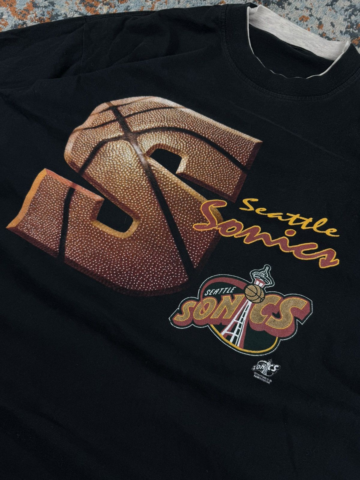 Nutmeg Vintage 90s Nutmeg Seattle Sonics NBA basketball graphic tee Size US XL / EU 56 / 4 - 5 Thumbnail