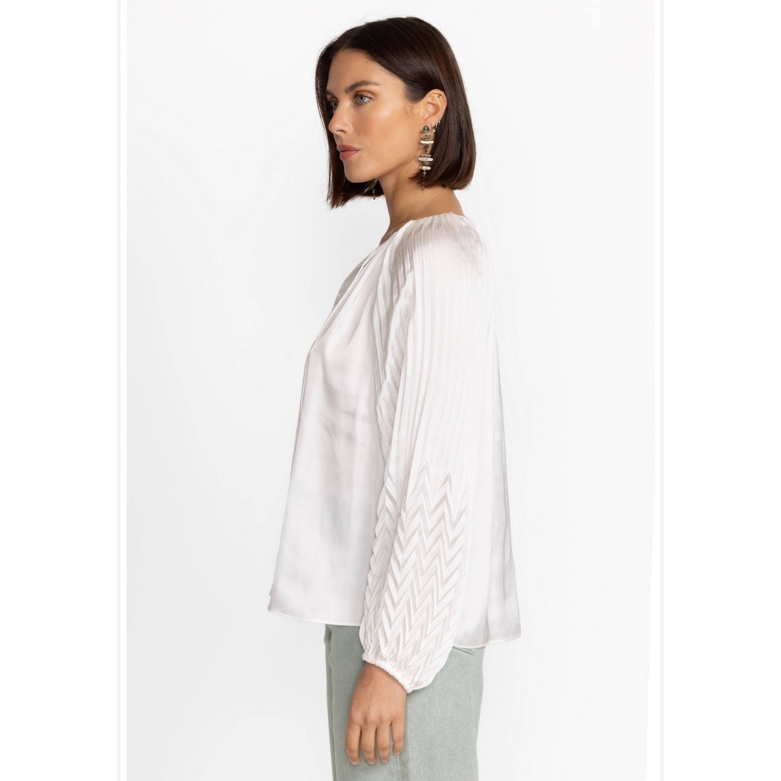 Johnny Was JOHNNY WAS Gemma Pleated Blouse Solid White V Neck Size M / US 6-8 / IT 42-44 - 4 Thumbnail