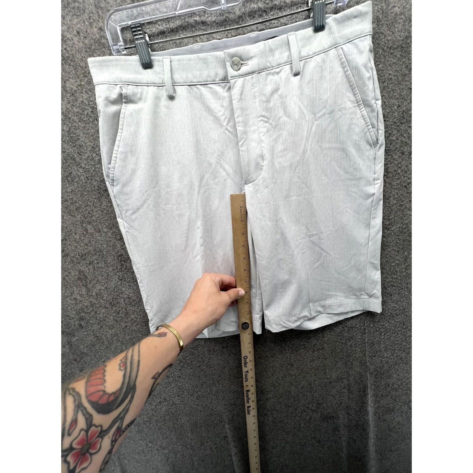 Vintage Greg Norman Shorts Mens 32 Gray Stripe Golf Performance Stretch 10 Inseam Casual Size US 32 / EU 48 - 4 Thumbnail