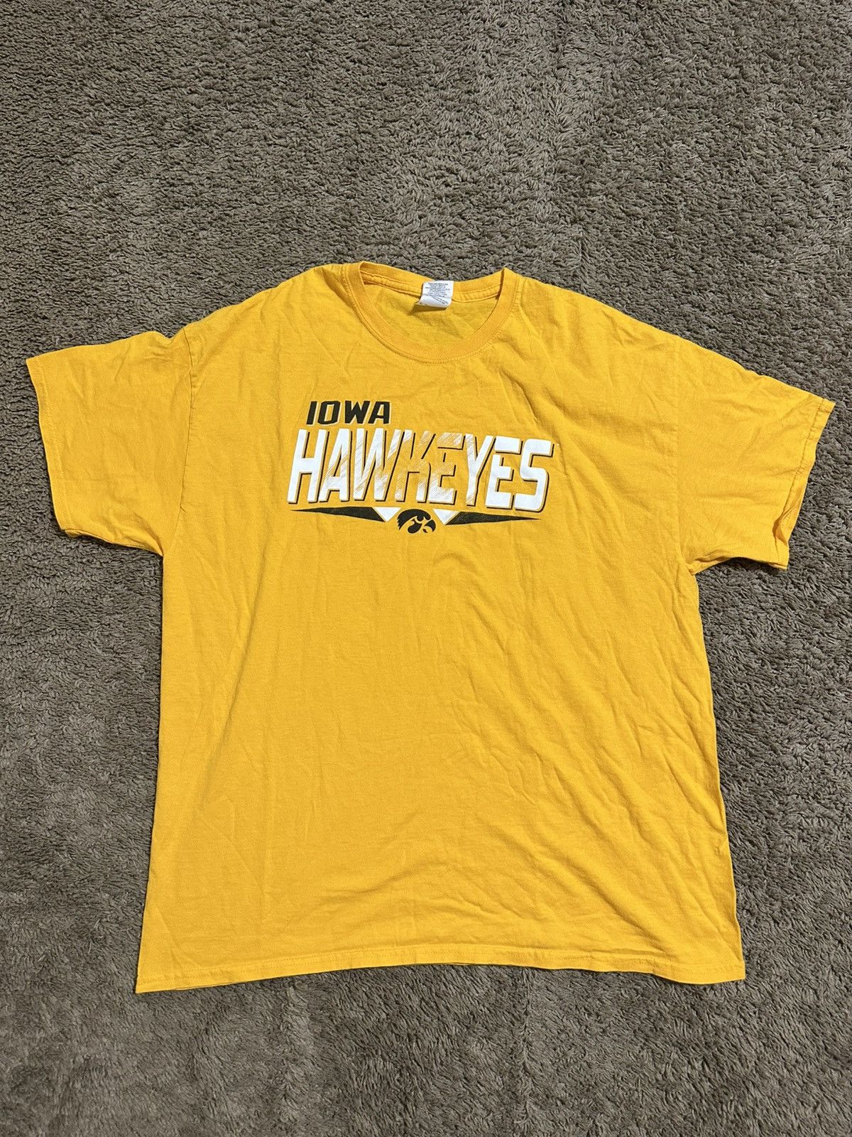 NCAA Vintage NCAA Iowa Hawkeyes “Caitlin Clark” shirt 90s size Xl Size US XL / EU 56 / 4 - 1 Thumbnail