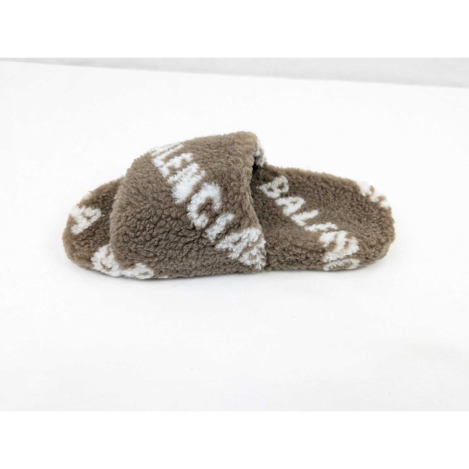 Balenciaga o1rshd1 All Over Logo Furry Slides in Dark Mink Grey/White Size US 11 / IT 41 - 9 Thumbnail