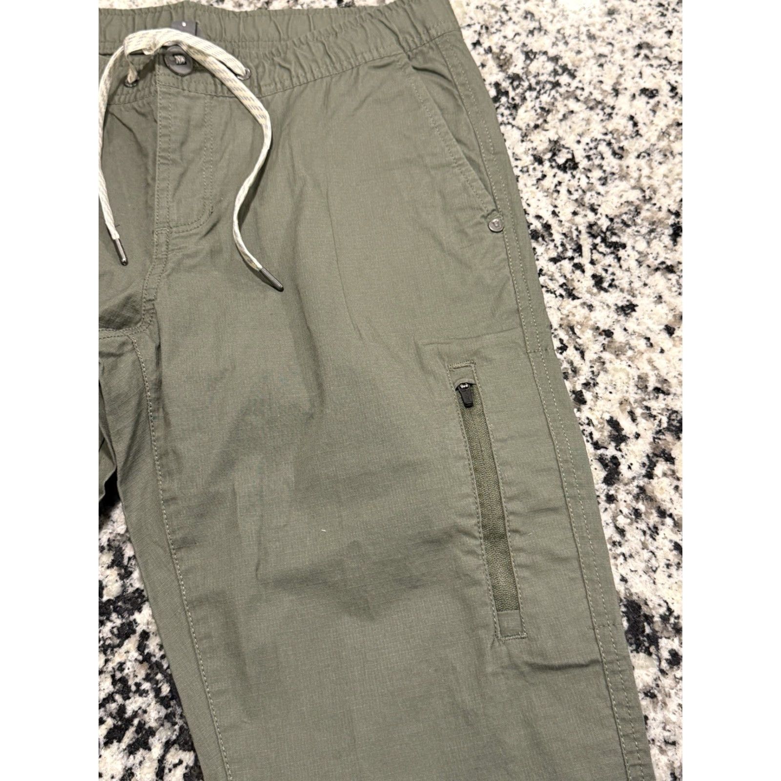 Vuori Vuori Women's Jogger Pants S Green Ripstop Performance Lightweight Activewear Inseam 28.5" Regular Pants ManMade Blended Fabric VW401 Mens? Size 28" / US 6 / IT 42 - 4 Thumbnail