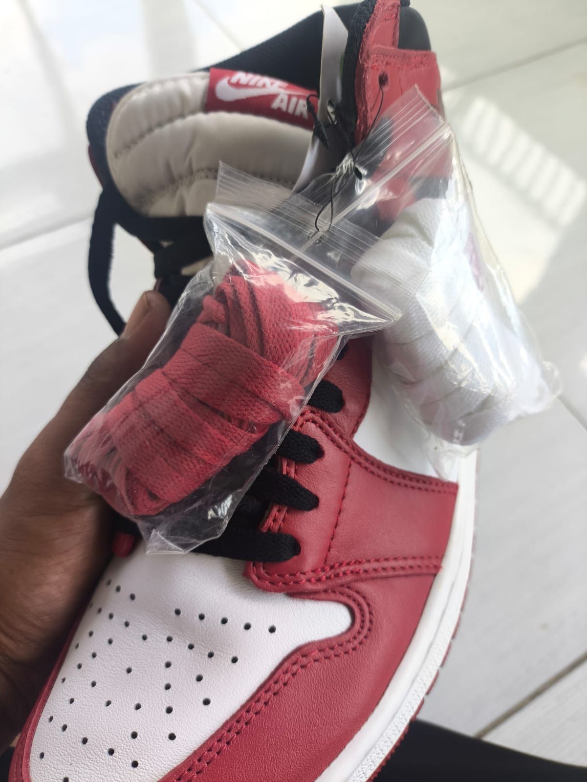 Nike Air Jordan 1 Retro High OG Chicago 2015 Size US 10.5 / EU 43-44 - 13 Thumbnail