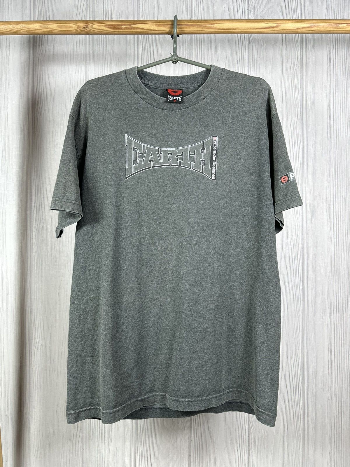 Vintage Vintage Planet Earth Skateboarding USA T-Shirt Size L Size US L / EU 52-54 / 3 - 1 Thumbnail