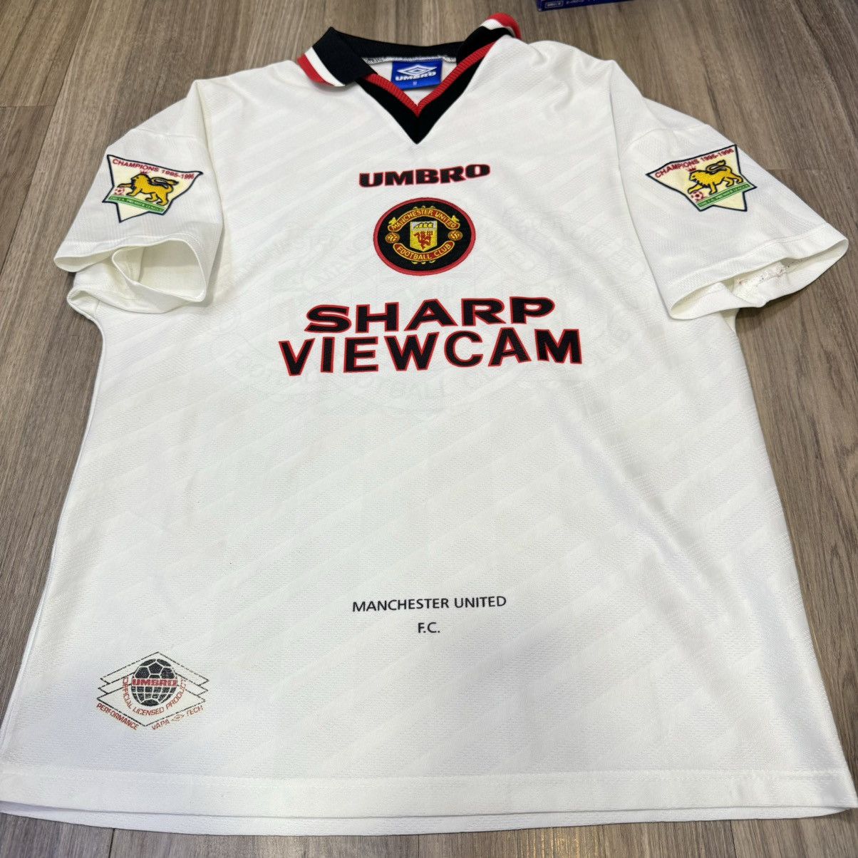 Umbro Manchester United 96/97 away shirt #4 May Size US M / EU 48-50 / 2 - 1 Thumbnail