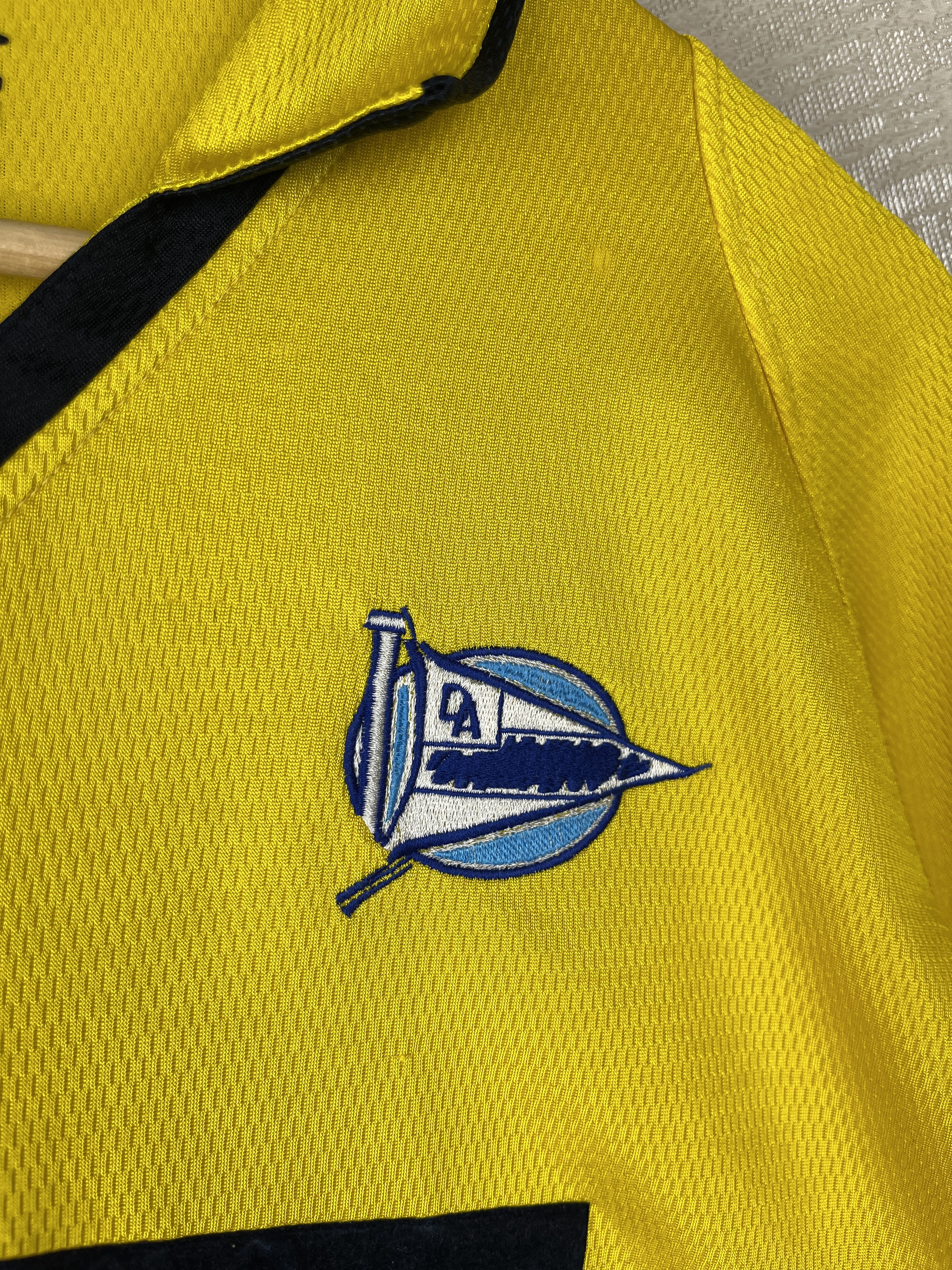 Umbro 2002/03 Alaves Deportivo Away Football Tomic # 2 Jersey Size US XL / EU 56 / 4 - 6 Thumbnail