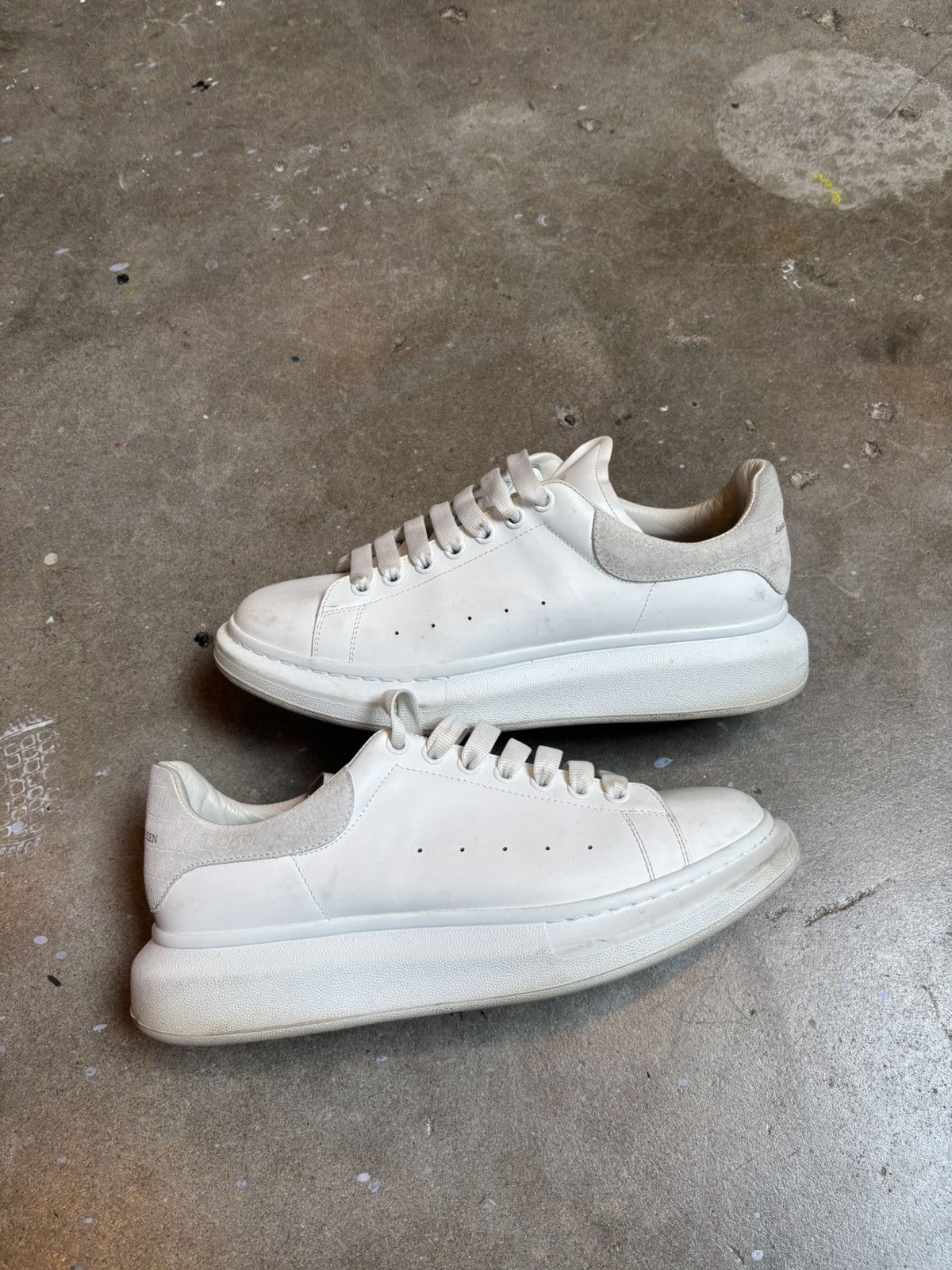 Alexander McQueen Alexander McQueen Oversized Sneaker Suede White Grey Size 12 Size US 12 / EU 45 - 1 Thumbnail