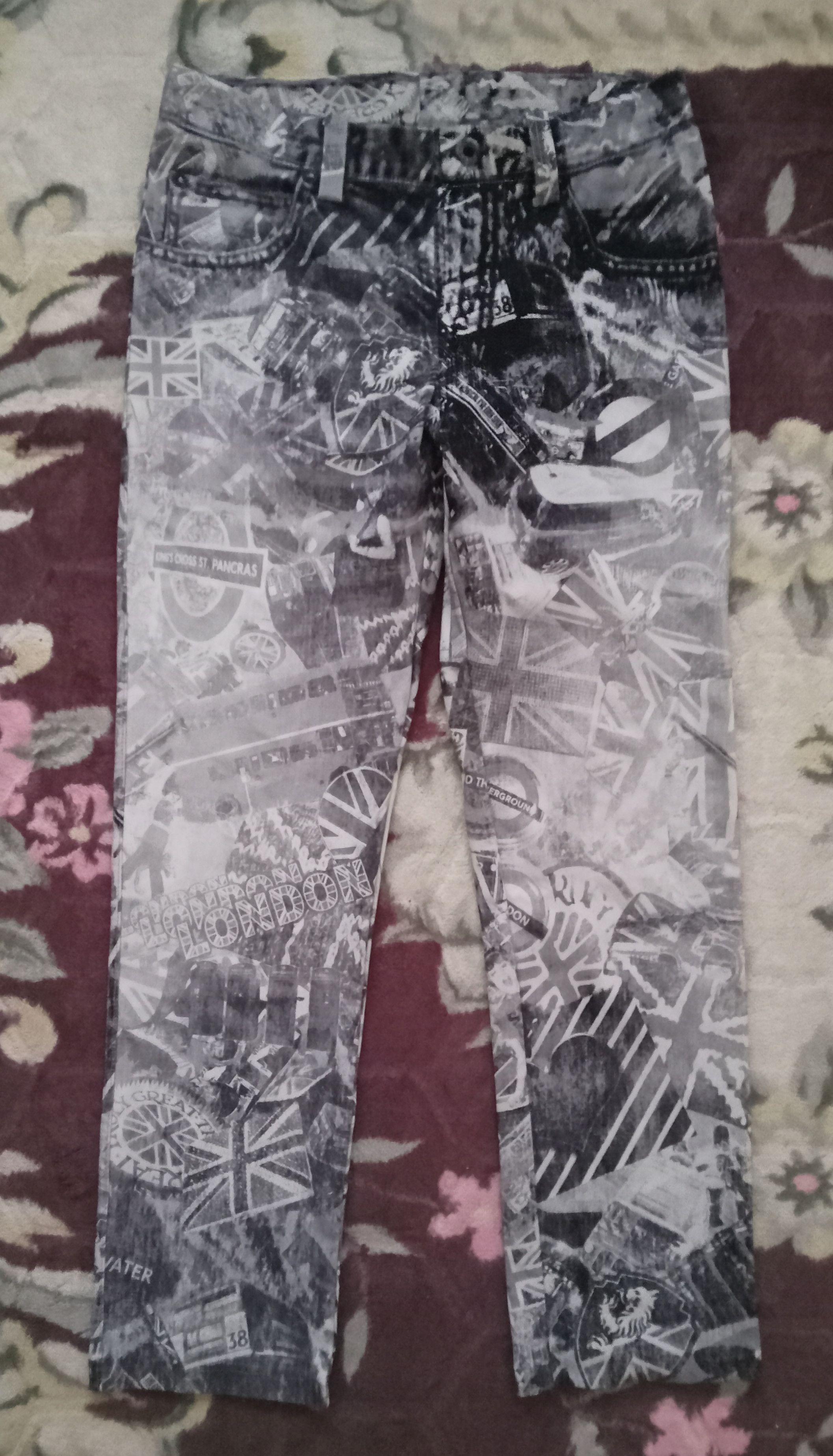 Katharine Hamnett London Katharine Hamnett All Over Print Stretch Pants Size 28" / US 6 / IT 42 - 1 Thumbnail