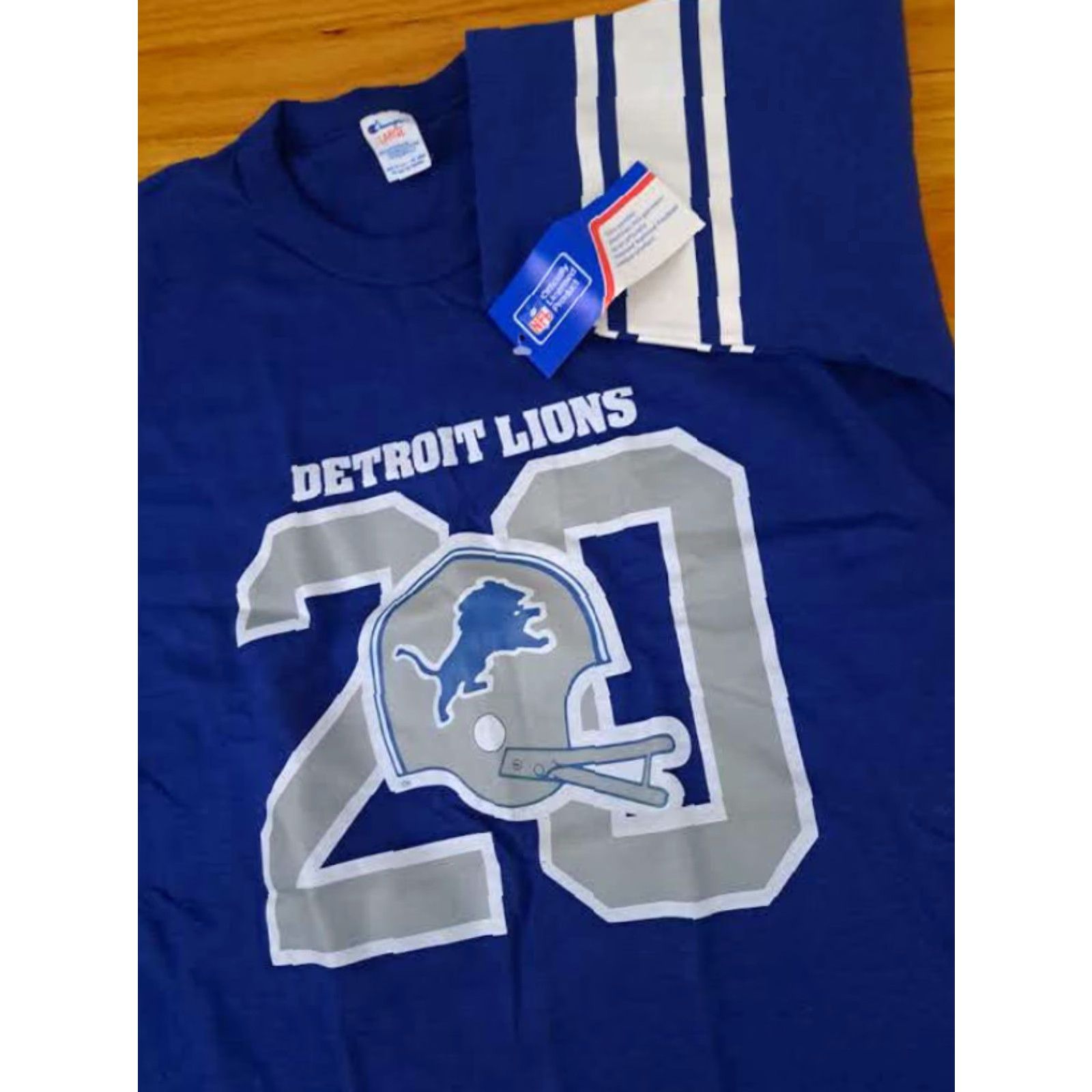 Champion VINTAGE Champion T-Shirt Detroit Lions Barry Sanders USA Made NWT Blue Short Sleeve Unisex Adults L Size Mens Womens Boys Girls Size US L / EU 52-54 / 3 - 2 Thumbnail