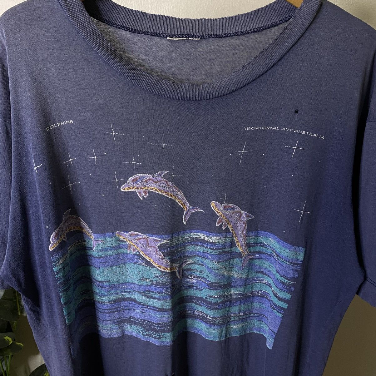 Vintage 1990s Dolphins Art Australia Habitat Sunfaded Distressed Tee Size US L / EU 52-54 / 3 - 2 Thumbnail