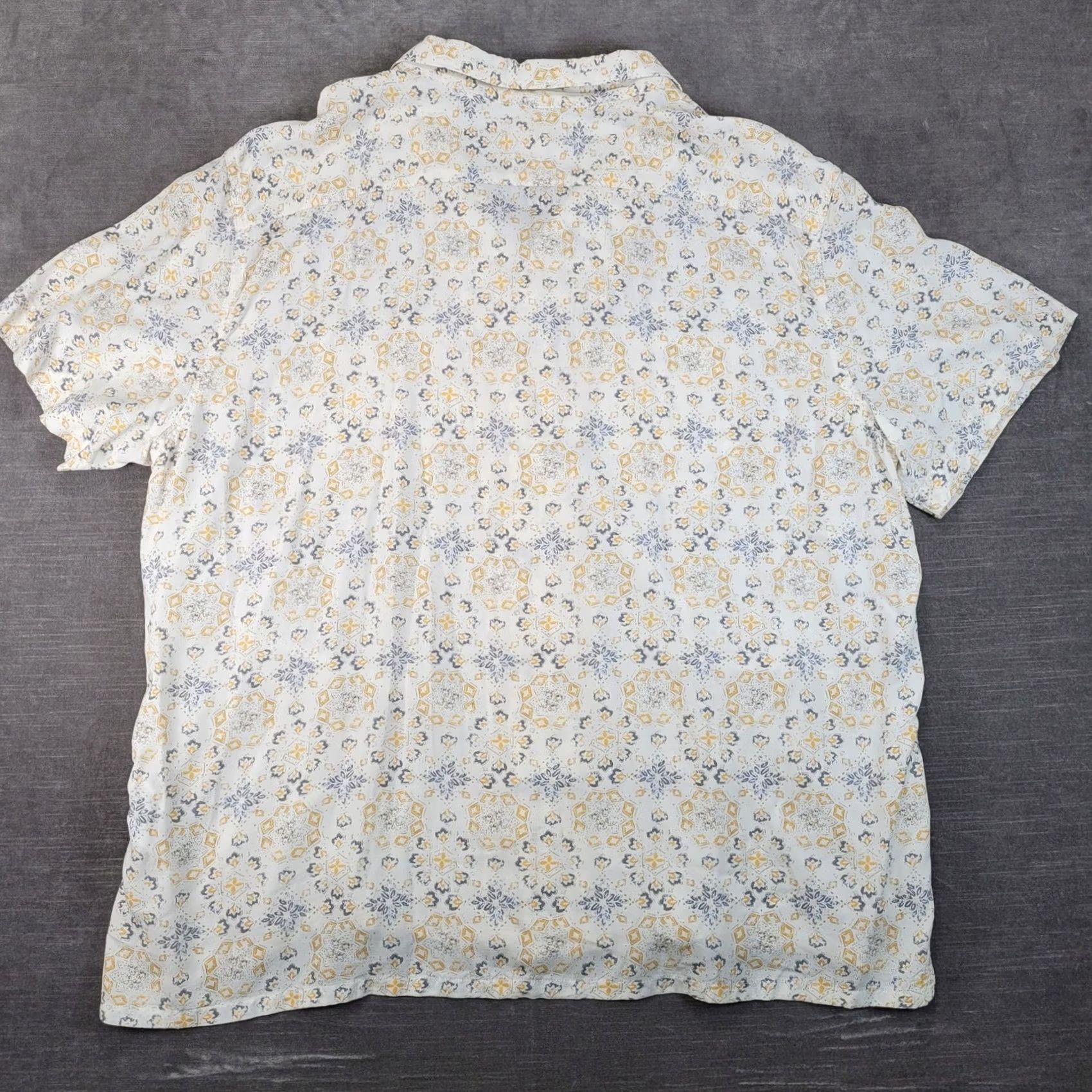 Levi's Levi's Shirt Mens XL Relaxed Fit White Blue Yellow Geometric New Classic Camper Size US XL / EU 56 / 4 - 6 Thumbnail