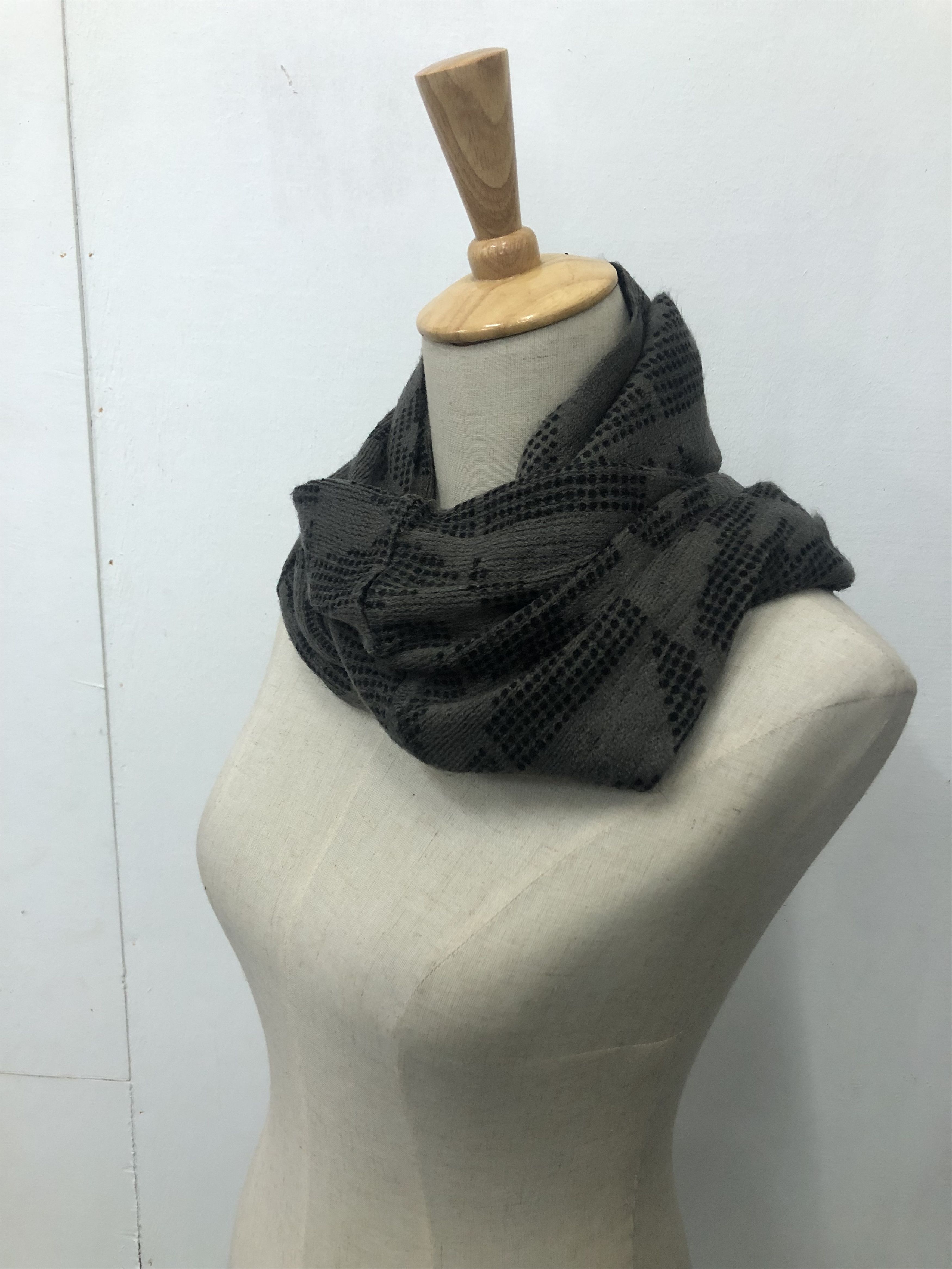 Michael Kors Michael Kors Infinity Scarf / Muffler / Neckwear Size ONE SIZE - 1 Thumbnail