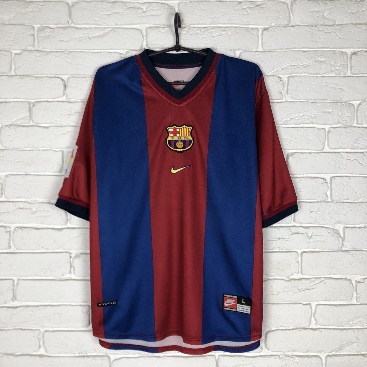 Nike Figo Barcelona Nike 1998 1999 home jersey vintage Size US L / EU 52-54 / 3 - 1 Thumbnail