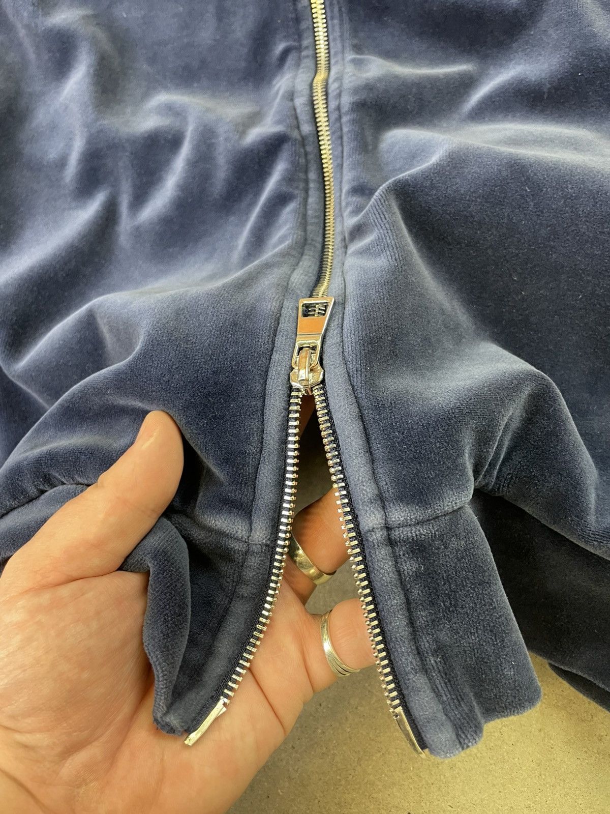 Jordan Brand × Nike Y2K Nike Velour Zip Up Jacket Air Jordan Logo Swoosh XL Navy Size US XL / EU 56 / 4 - 4 Thumbnail