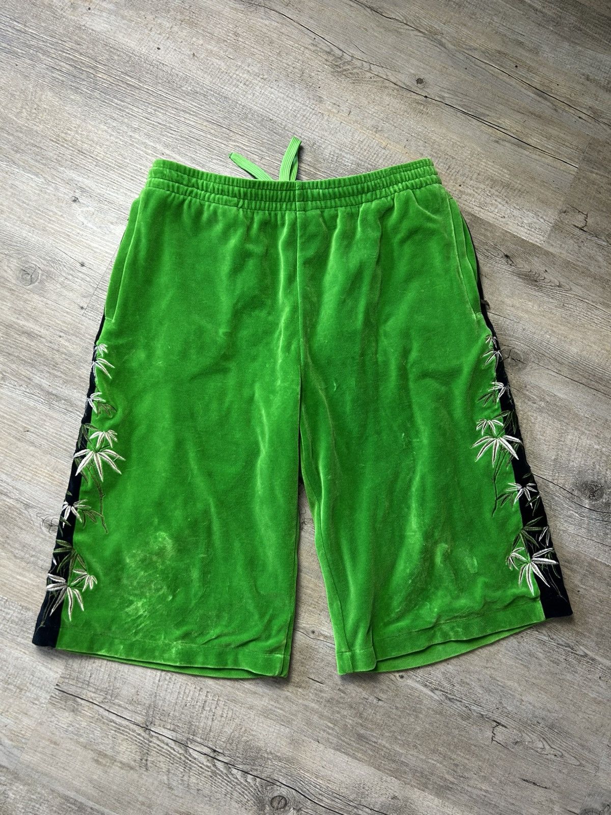 Gucci Sample runway Gucci towel apple green velour shorts Size US 30 / EU 46 - 1 Thumbnail